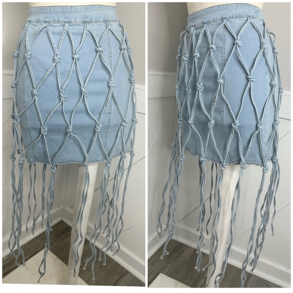 HOT& DELICIOUS DENIM KNOTTED SHORT SKIRT SIZE MEDIUM - Picture 6 of 8